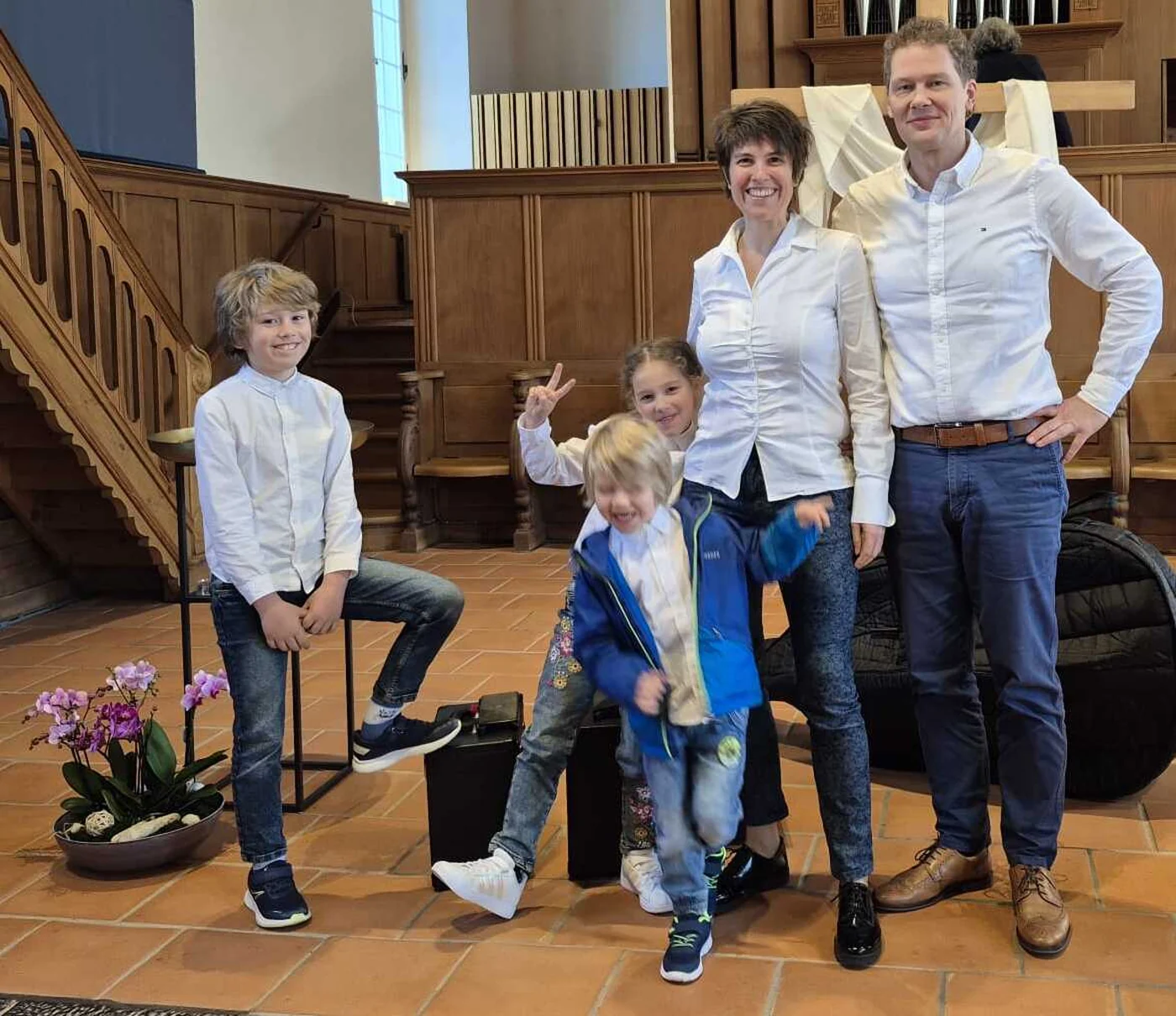 Carole und Matjaz mit ihren drei Kindern Eric, Anna und Niclas