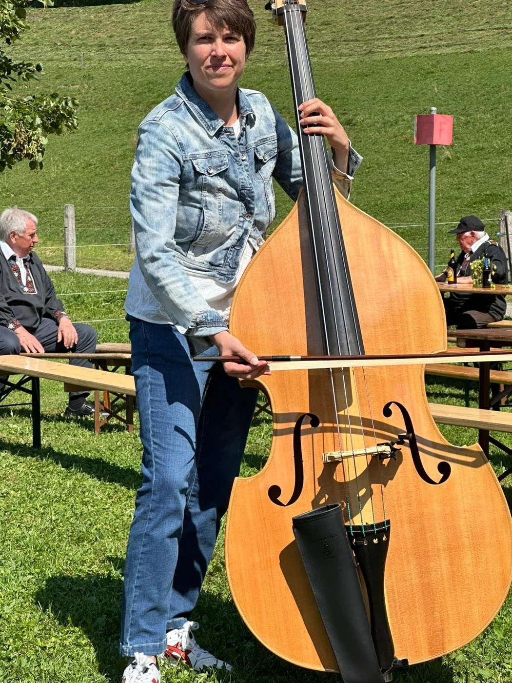 Carole am Kontrabass